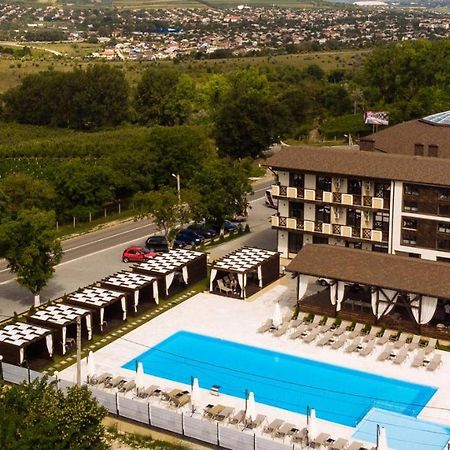 Giowine Hotel & Restaurant Cricova Exterior photo